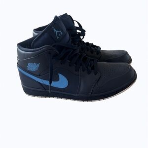 Jordan Men's Sneakers in Navy and Blue